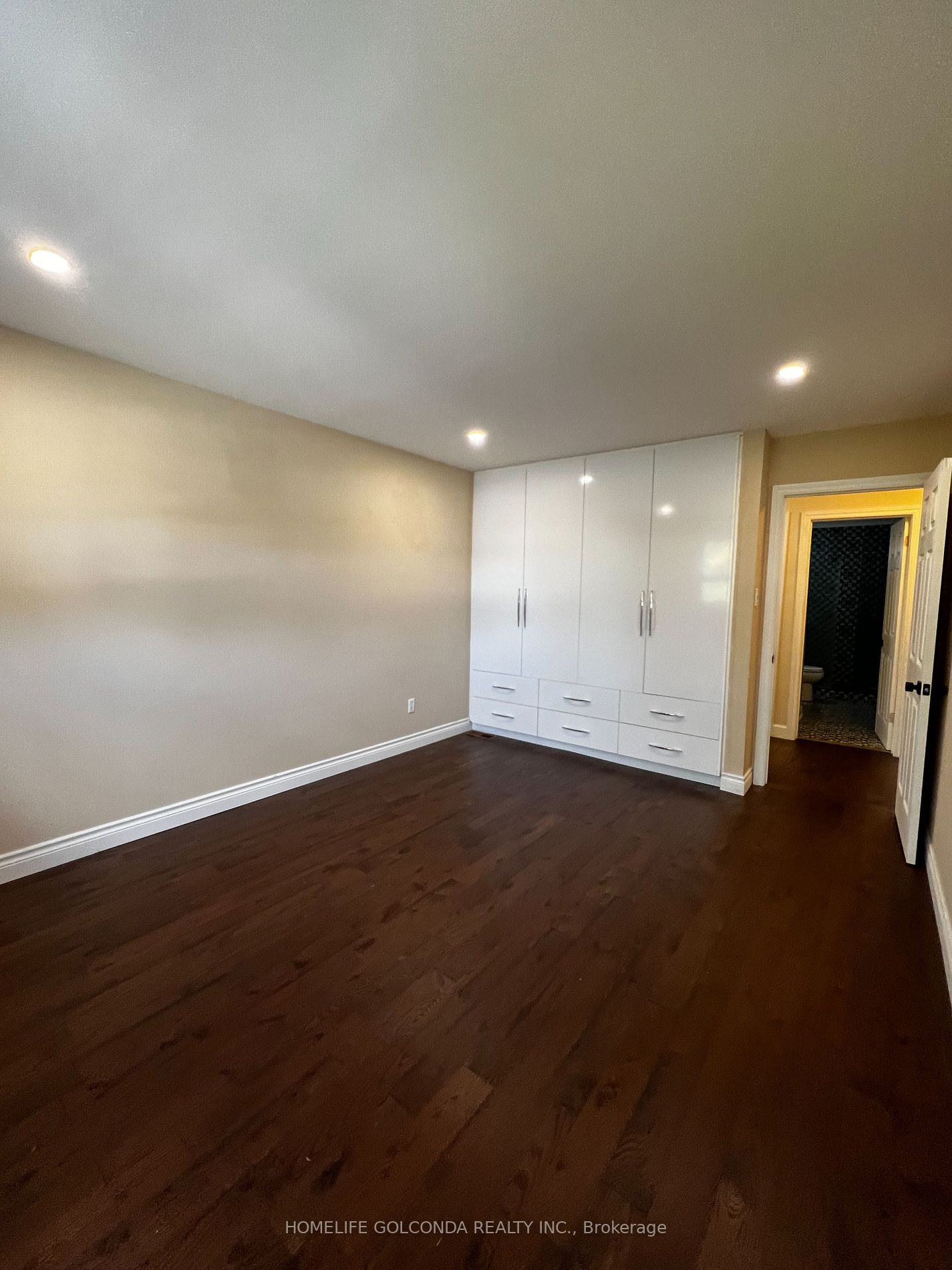 372 Dixon Blvd