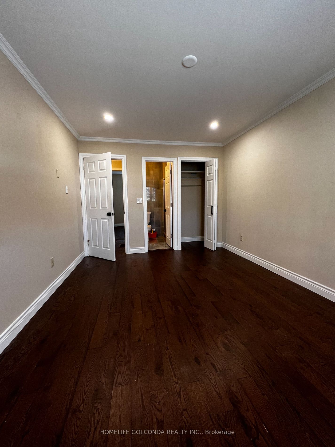 372 Dixon Blvd