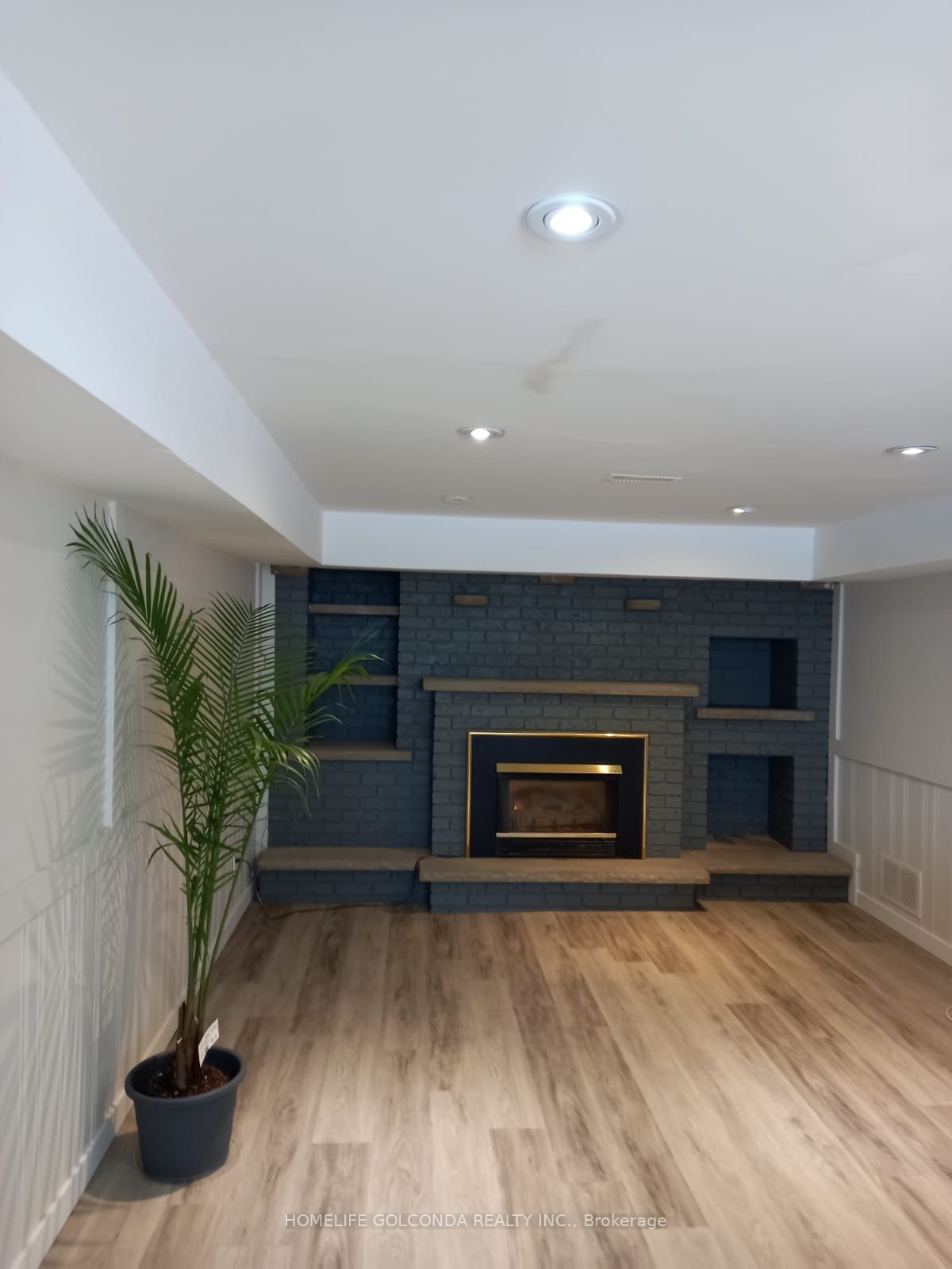 372 Dixon Blvd