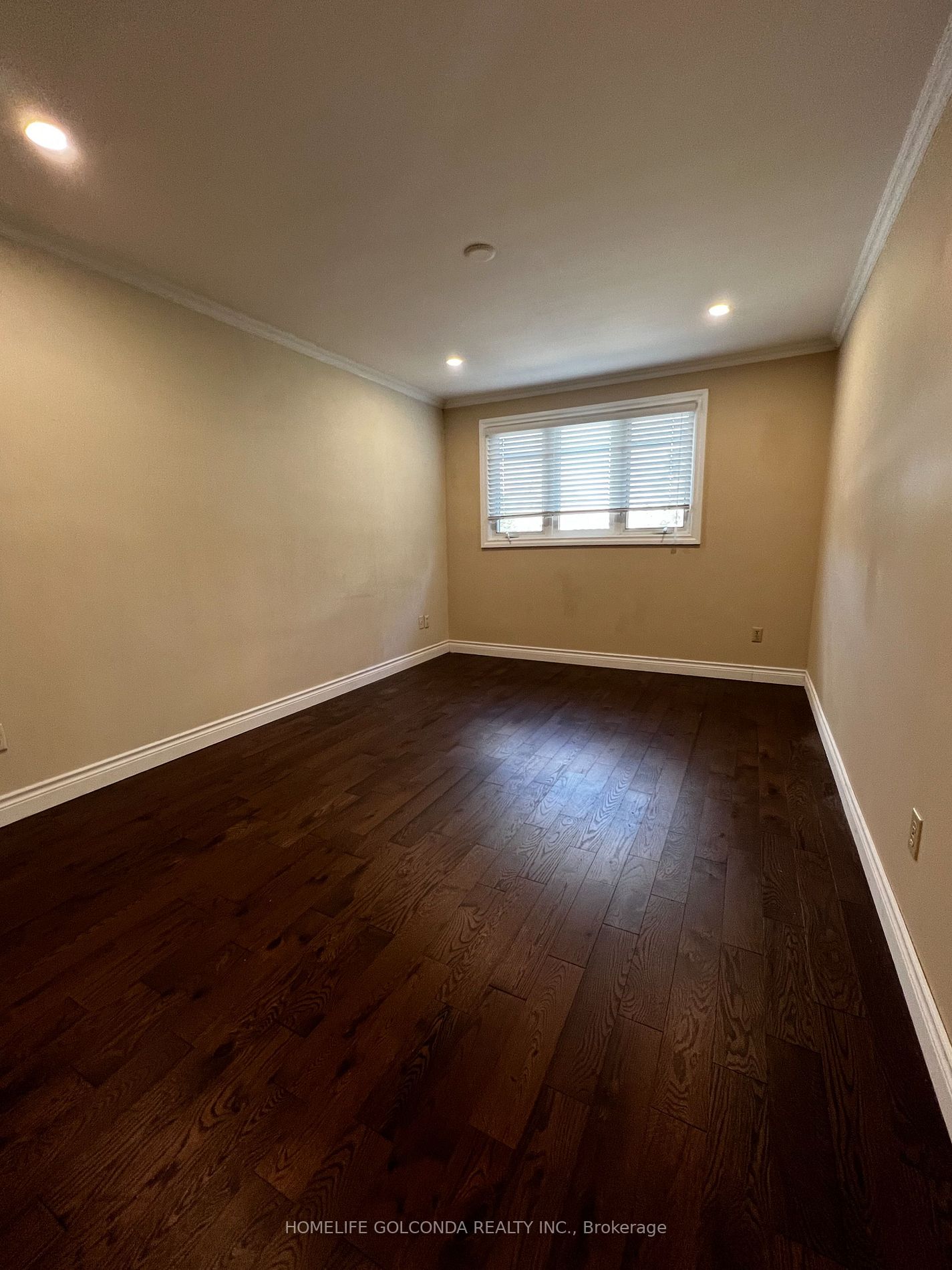 372 Dixon Blvd