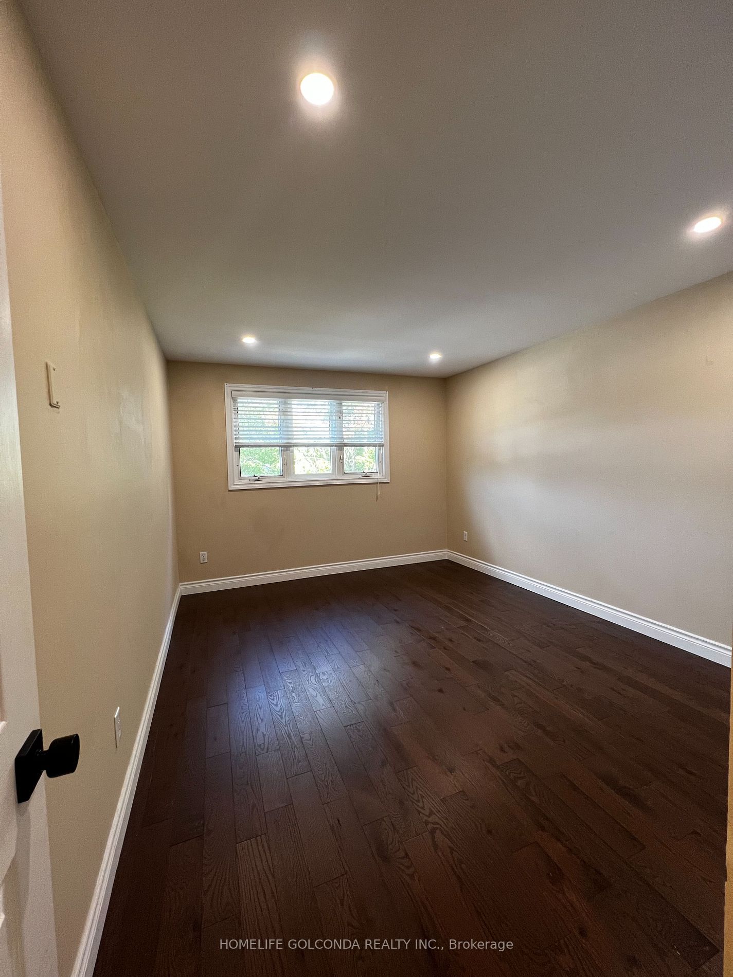 372 Dixon Blvd