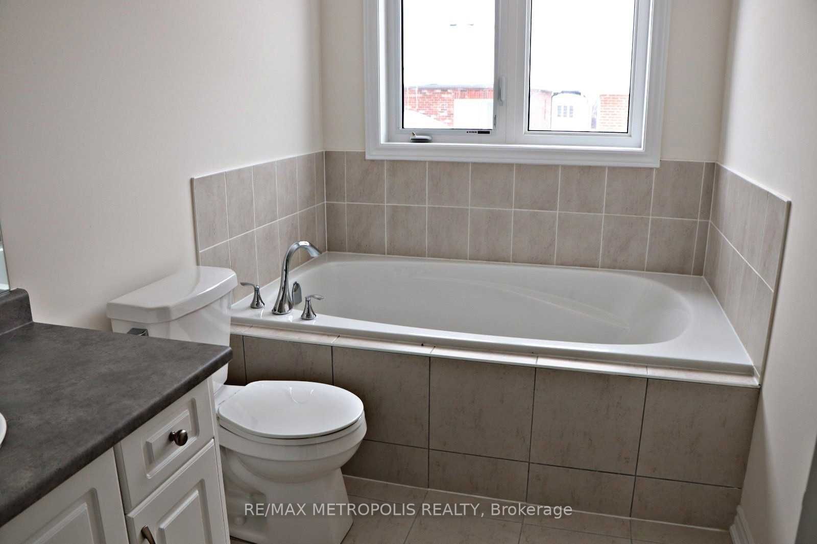 2284 Grainger Loop