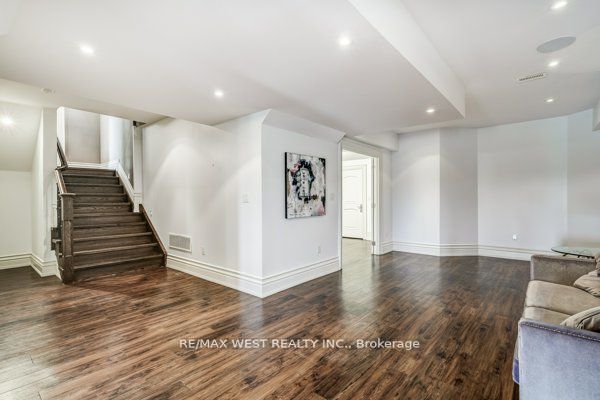 115 Hazelridge Crt