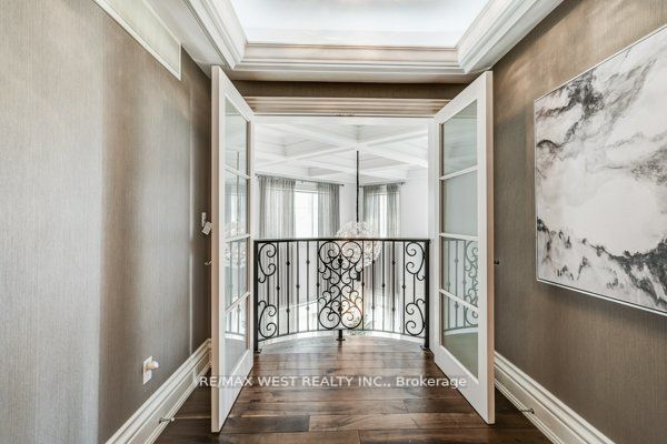 115 Hazelridge Crt