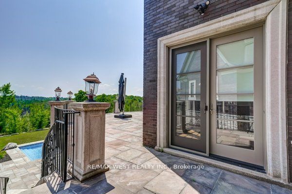 115 Hazelridge Crt