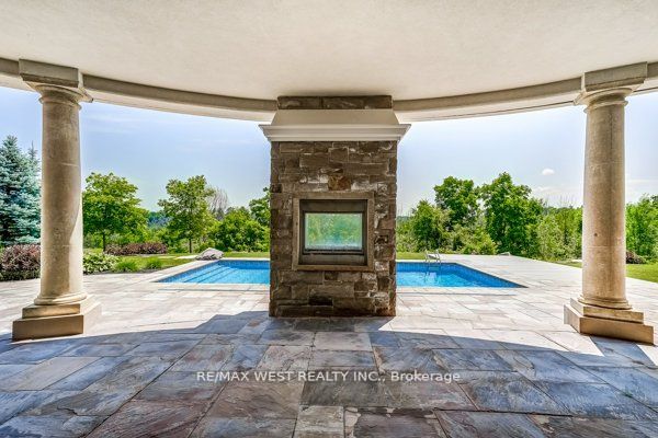 115 Hazelridge Crt