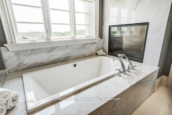 115 Hazelridge Crt