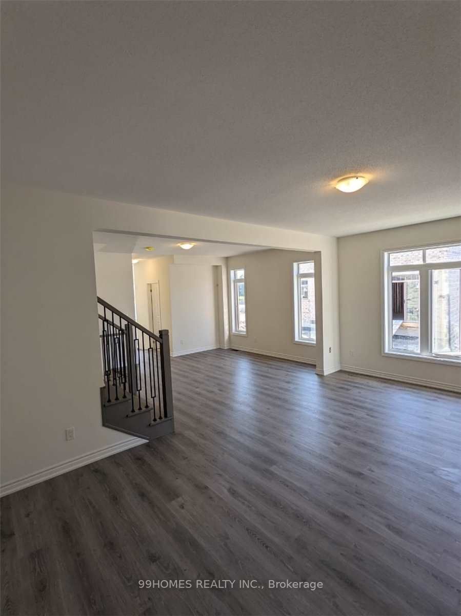 13 Ferragine Cres