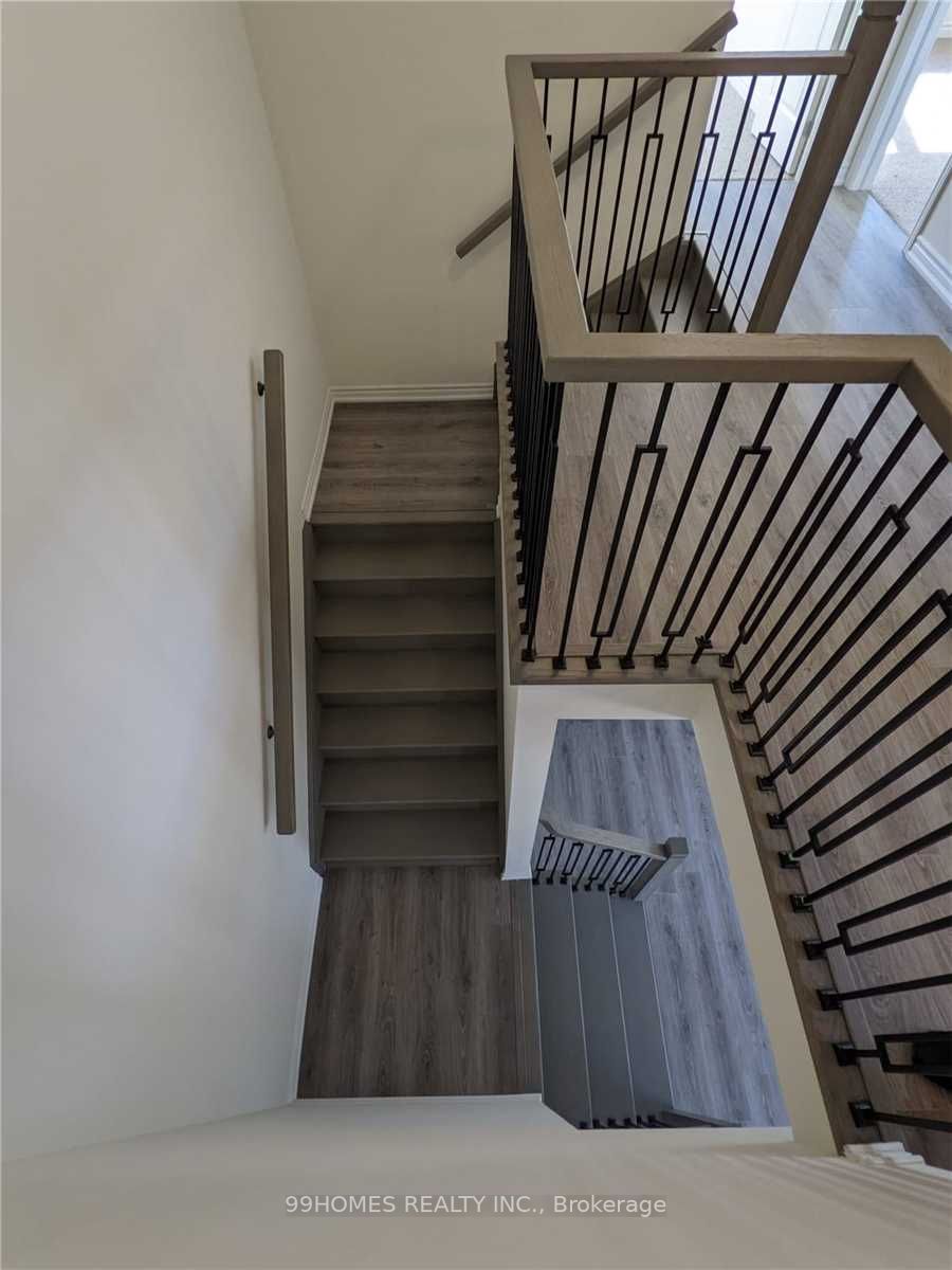 13 Ferragine Cres