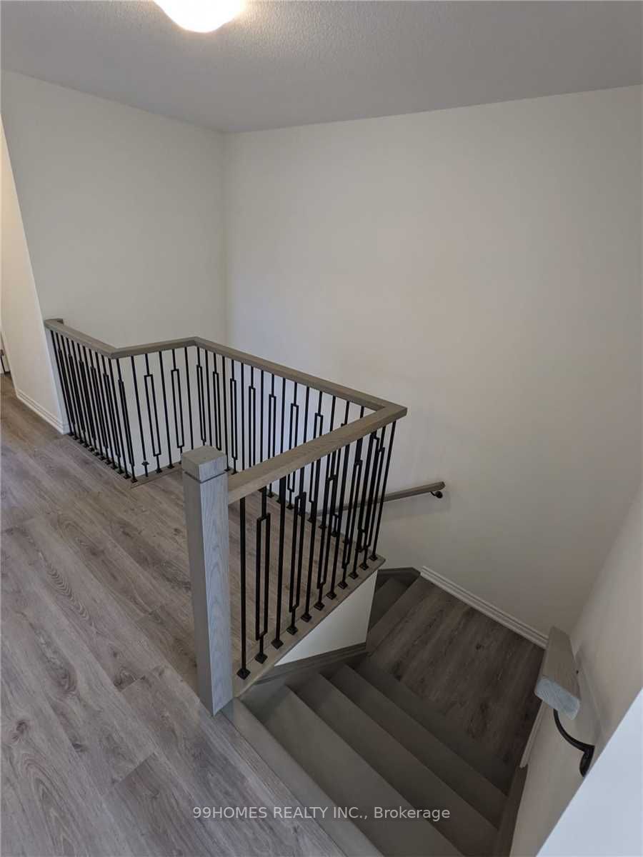 13 Ferragine Cres