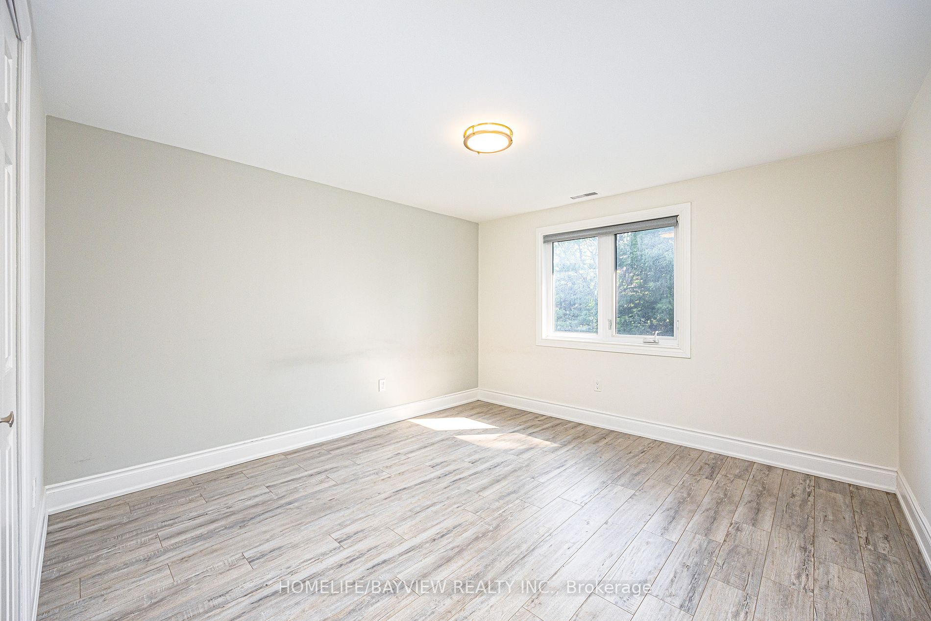 521 Cody Cres