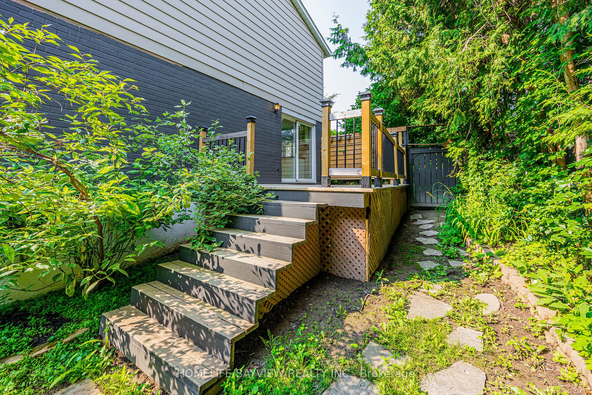 521 Cody Cres