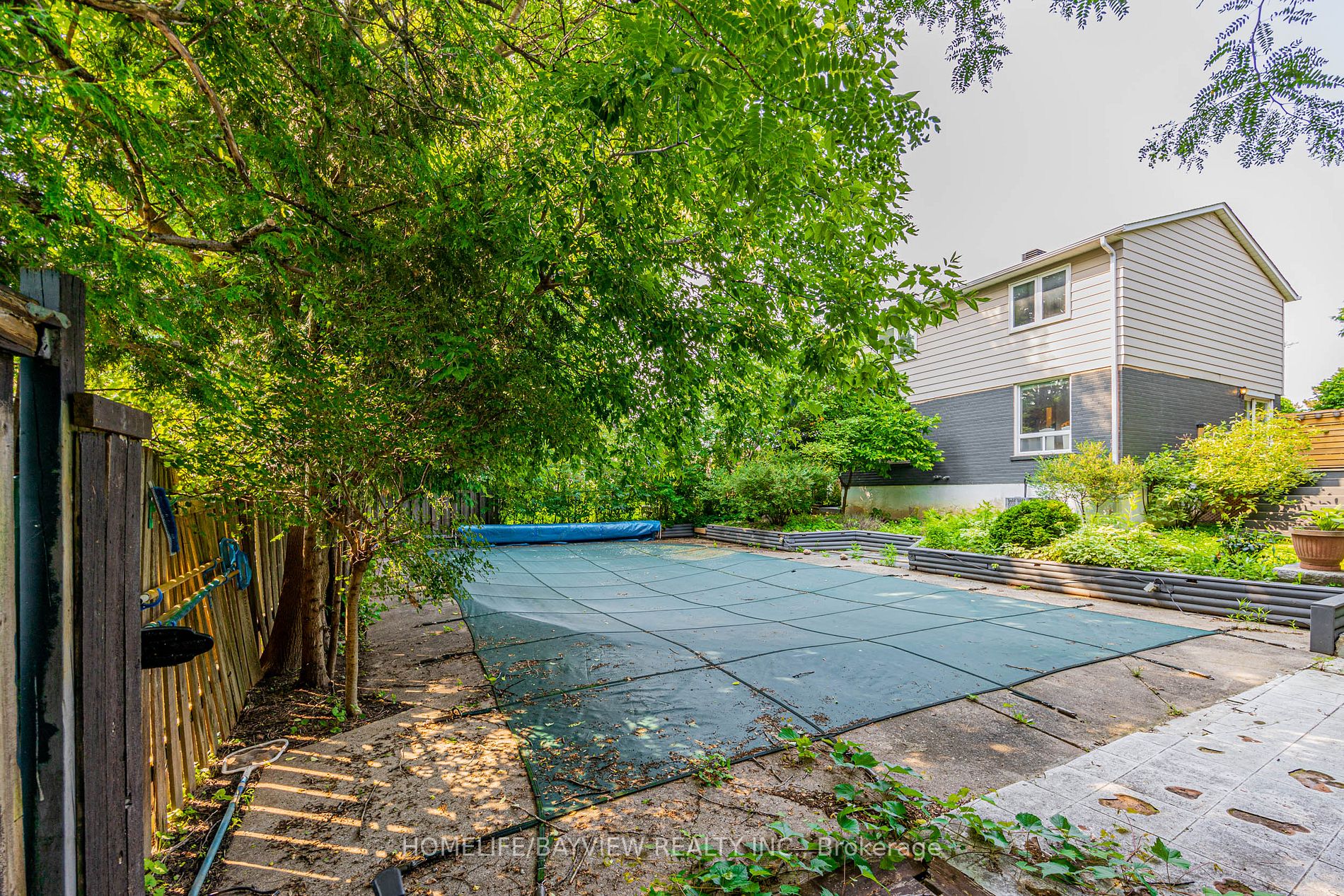 521 Cody Cres