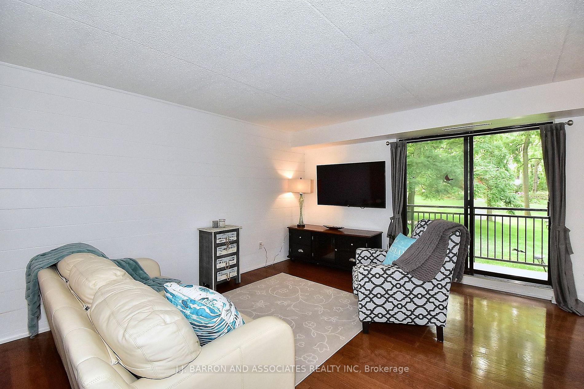 15390 Yonge St, #103