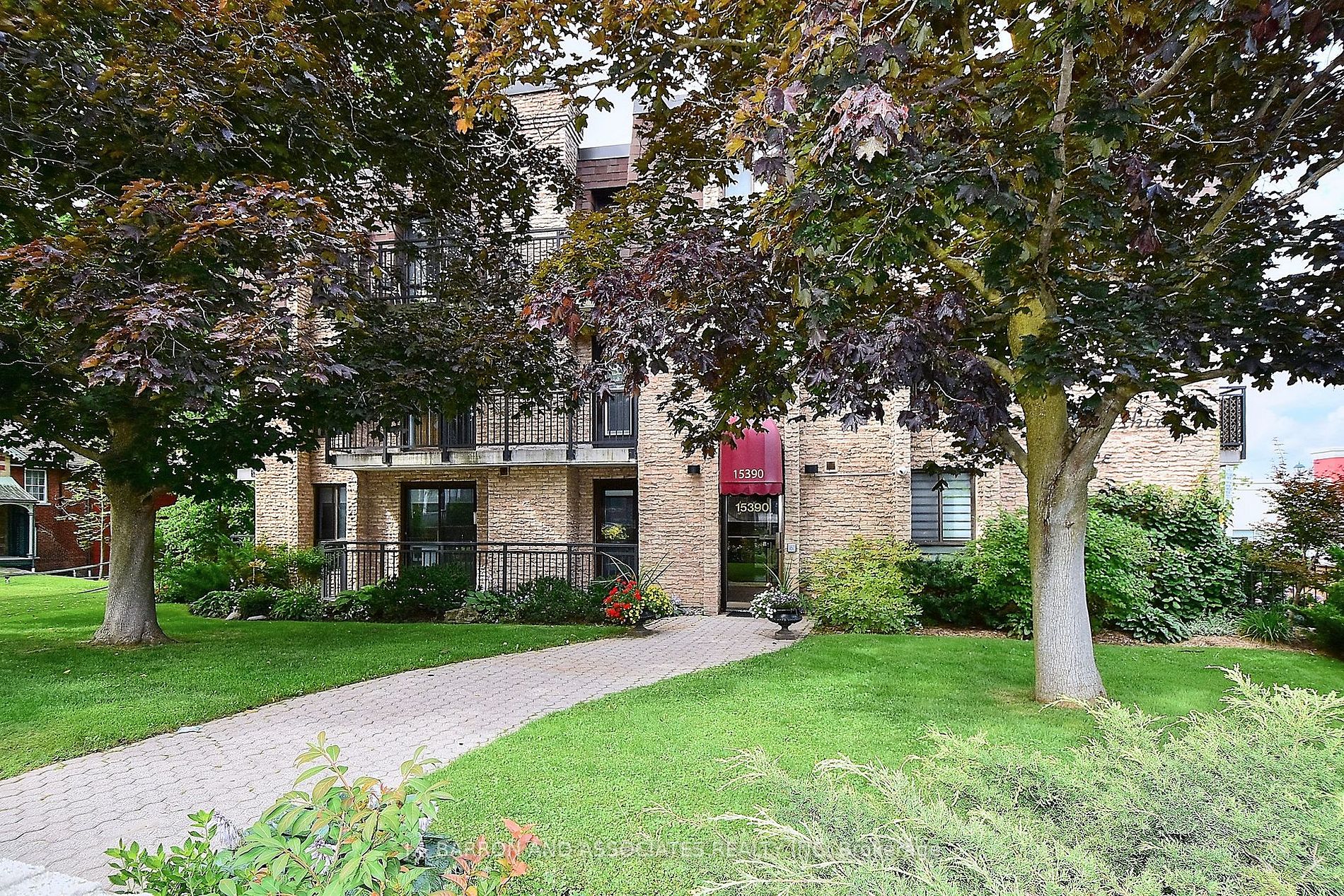 15390 Yonge St, #103