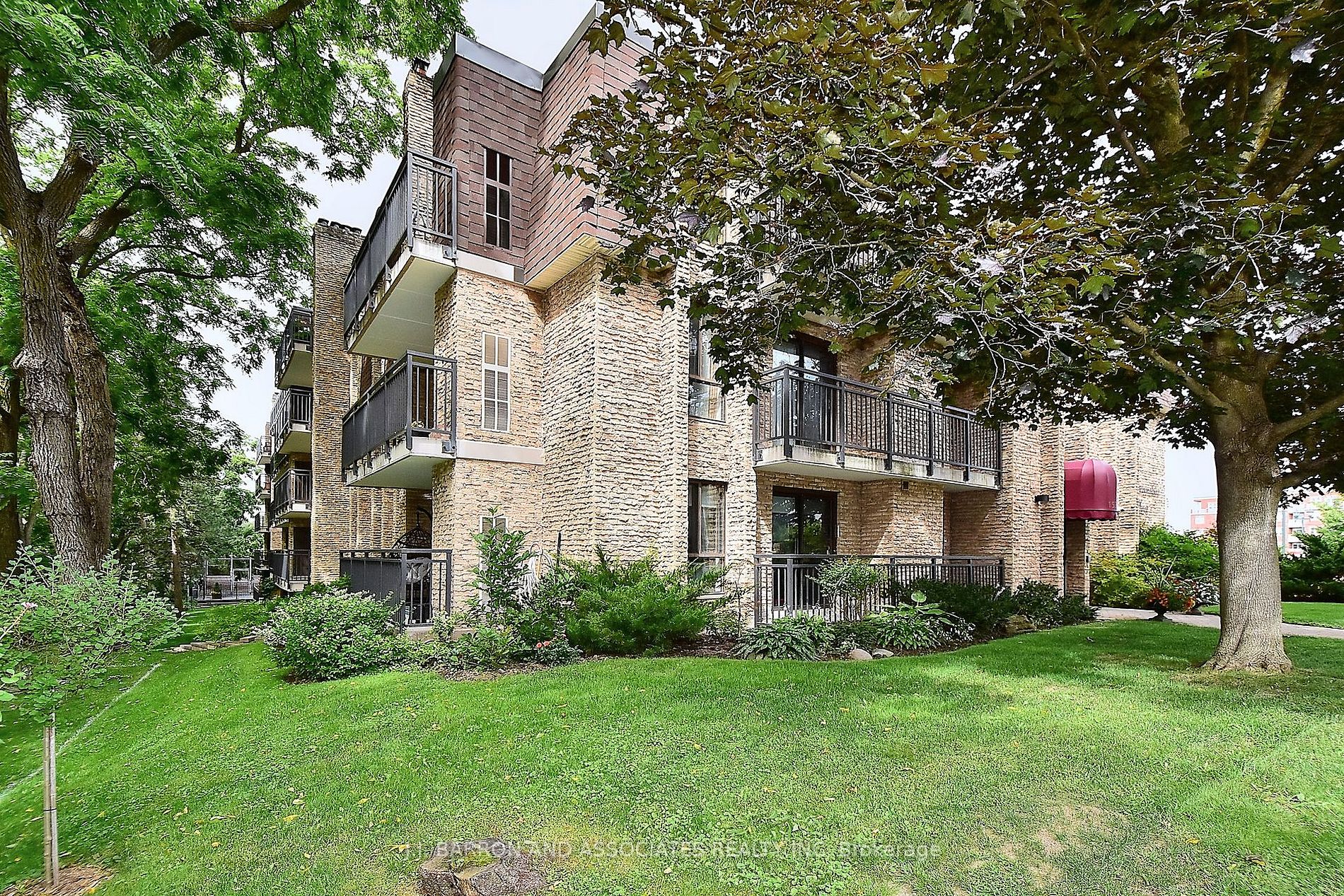 15390 Yonge St, #103