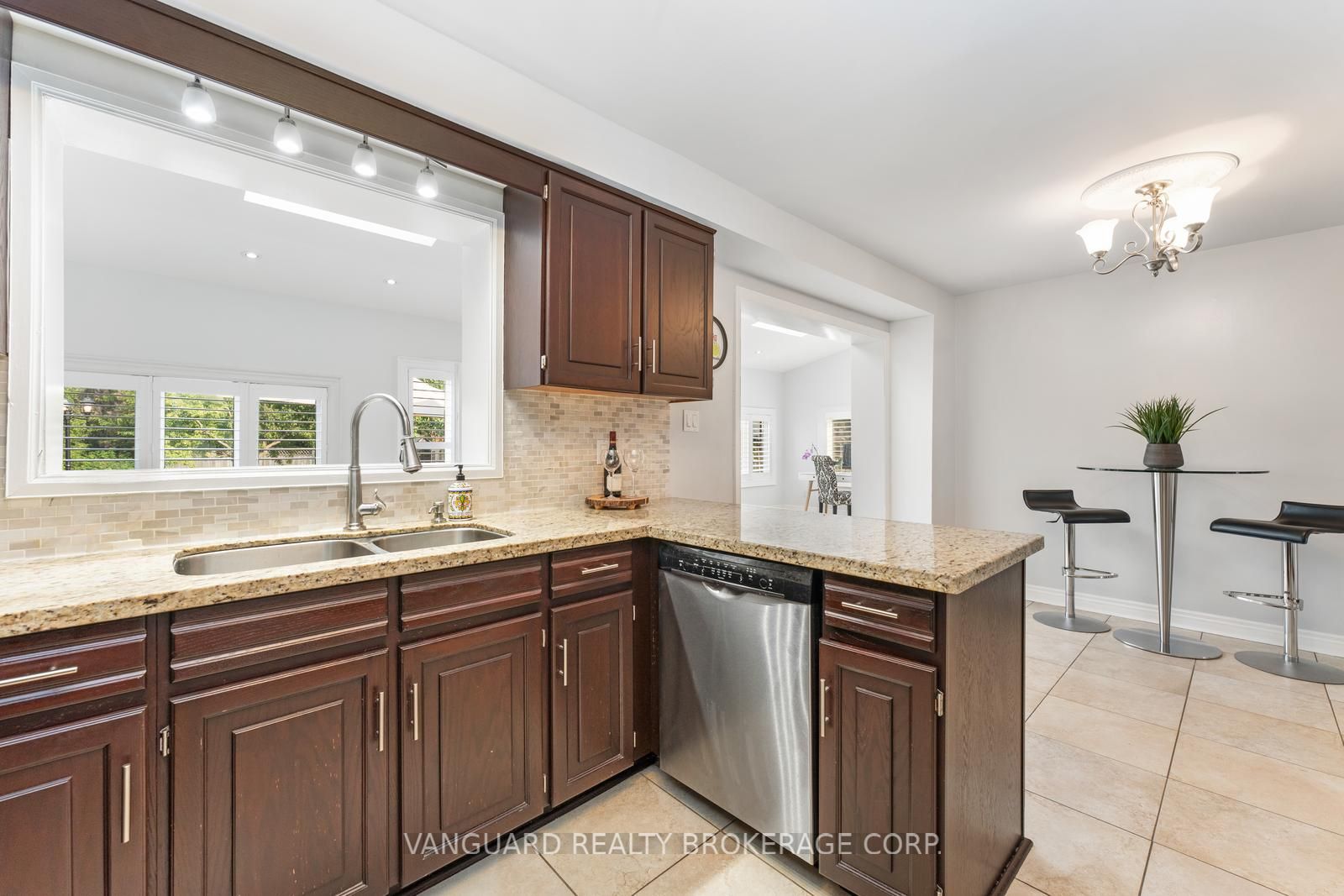 55 Governor Cres