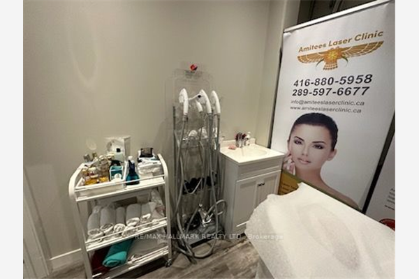 372 Highway 7, Richmond Hill
