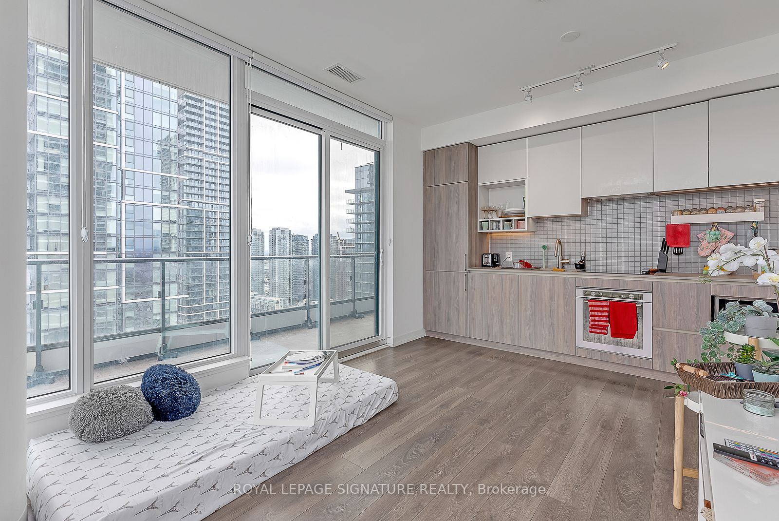 950 Portage Pkwy, #3502