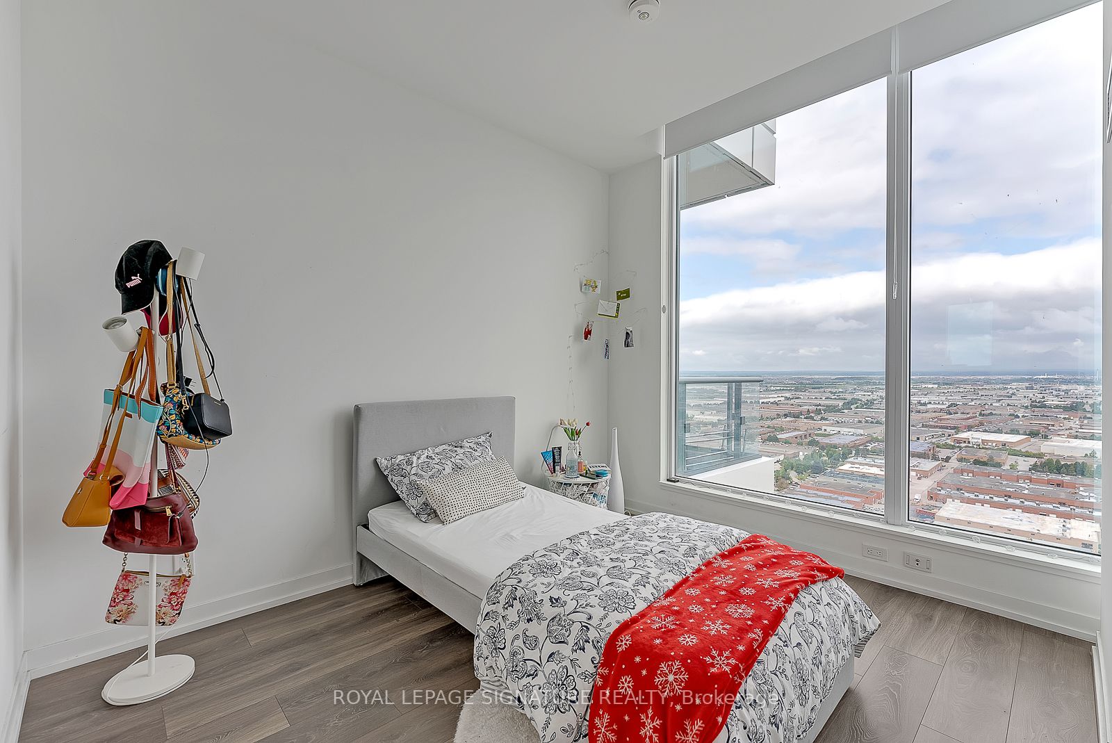 950 Portage Pkwy, #3502