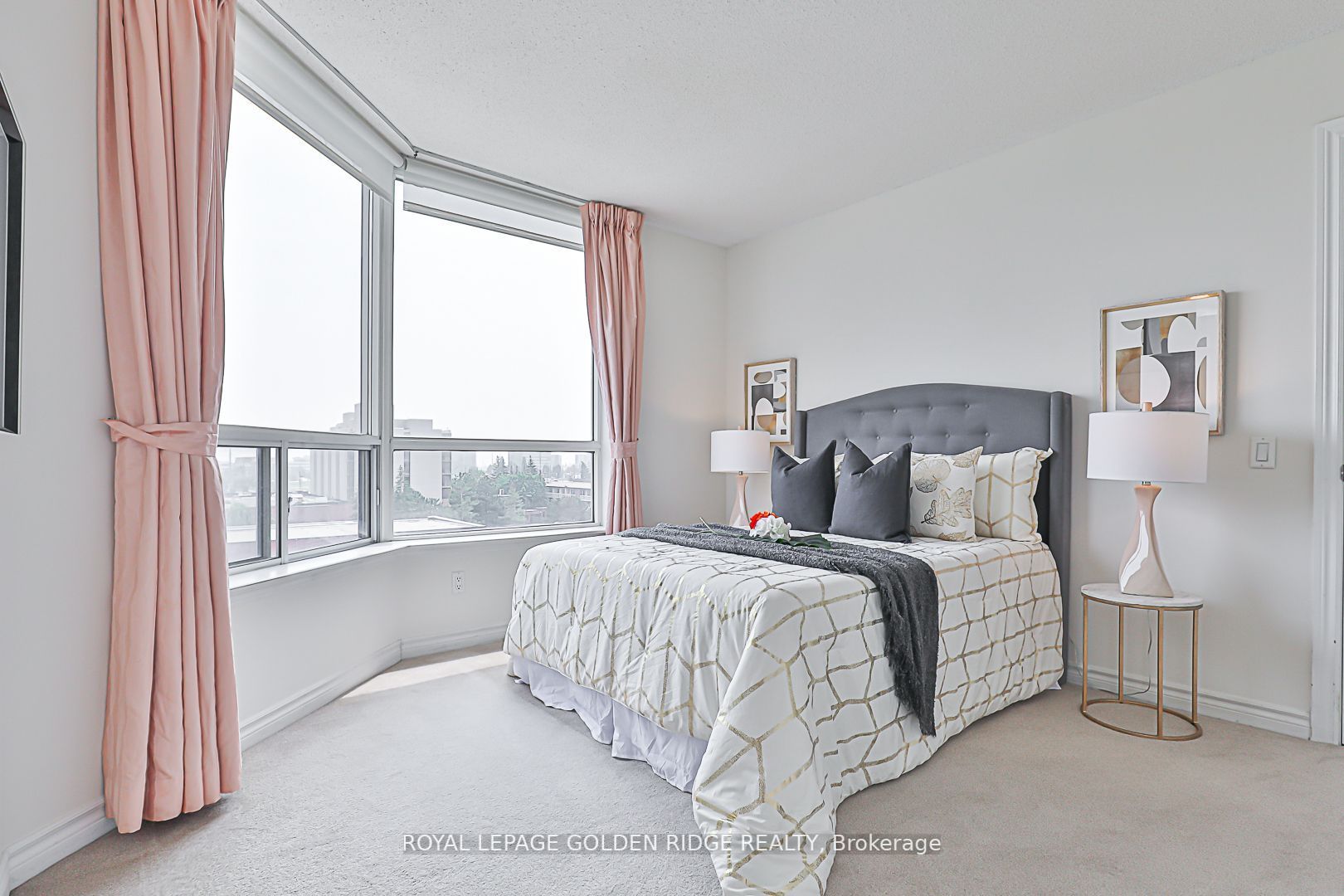 9015 Leslie St, #717