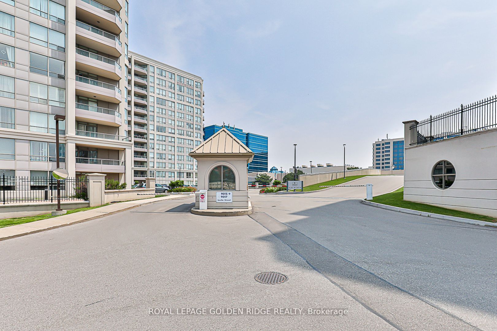 9015 Leslie St, #717