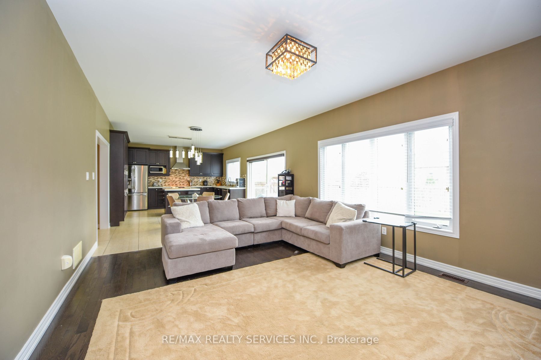 25 Swenson St
