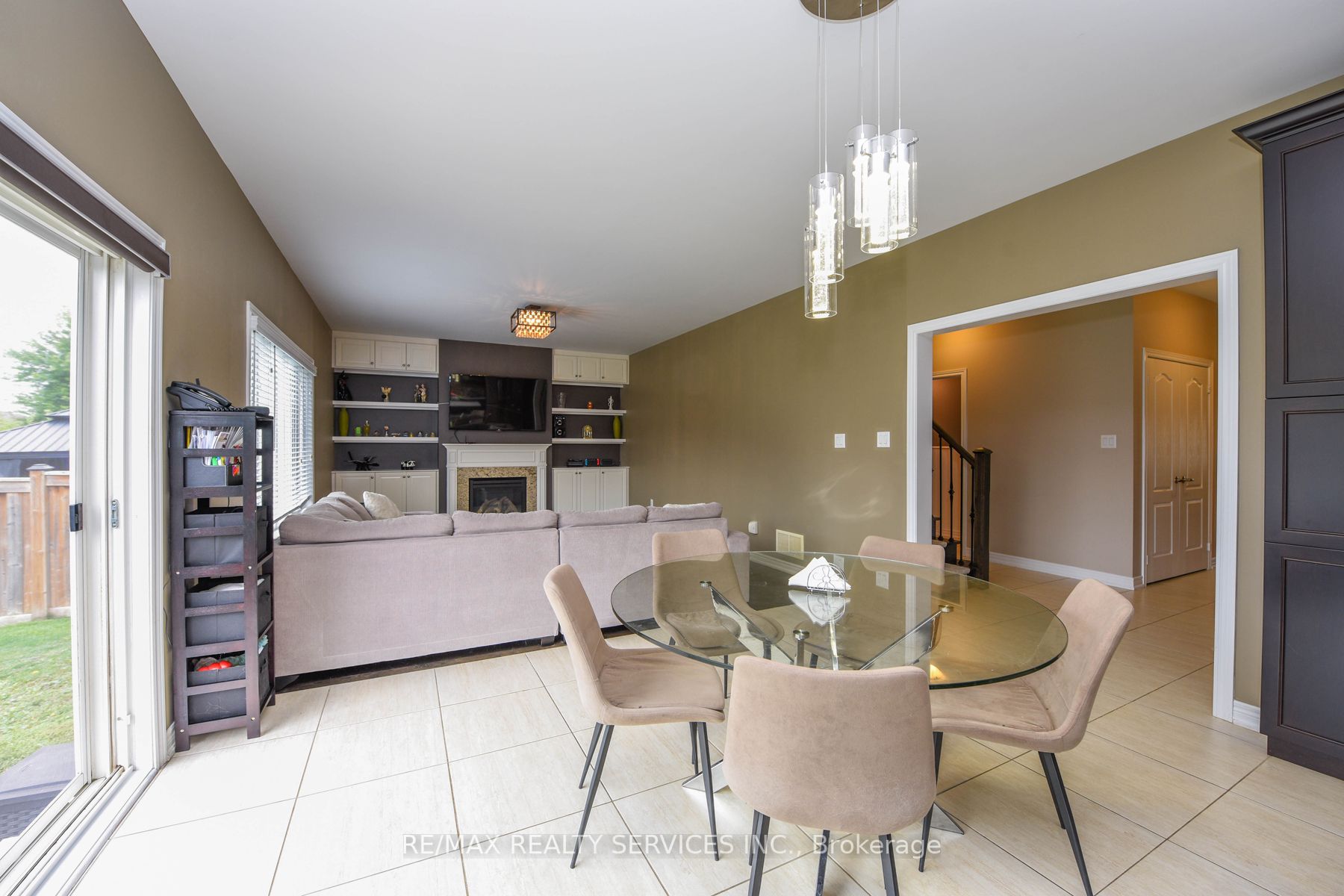 25 Swenson St