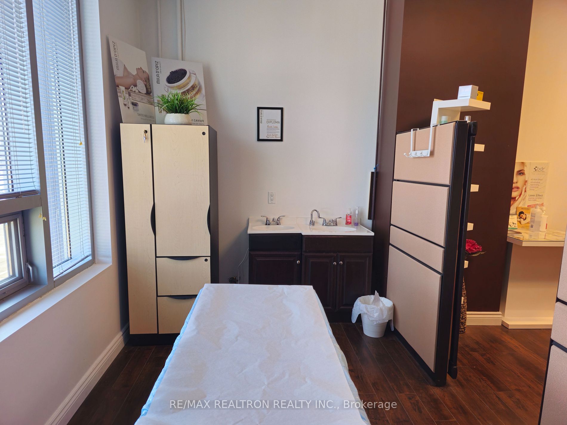 7163 Yonge St, #220