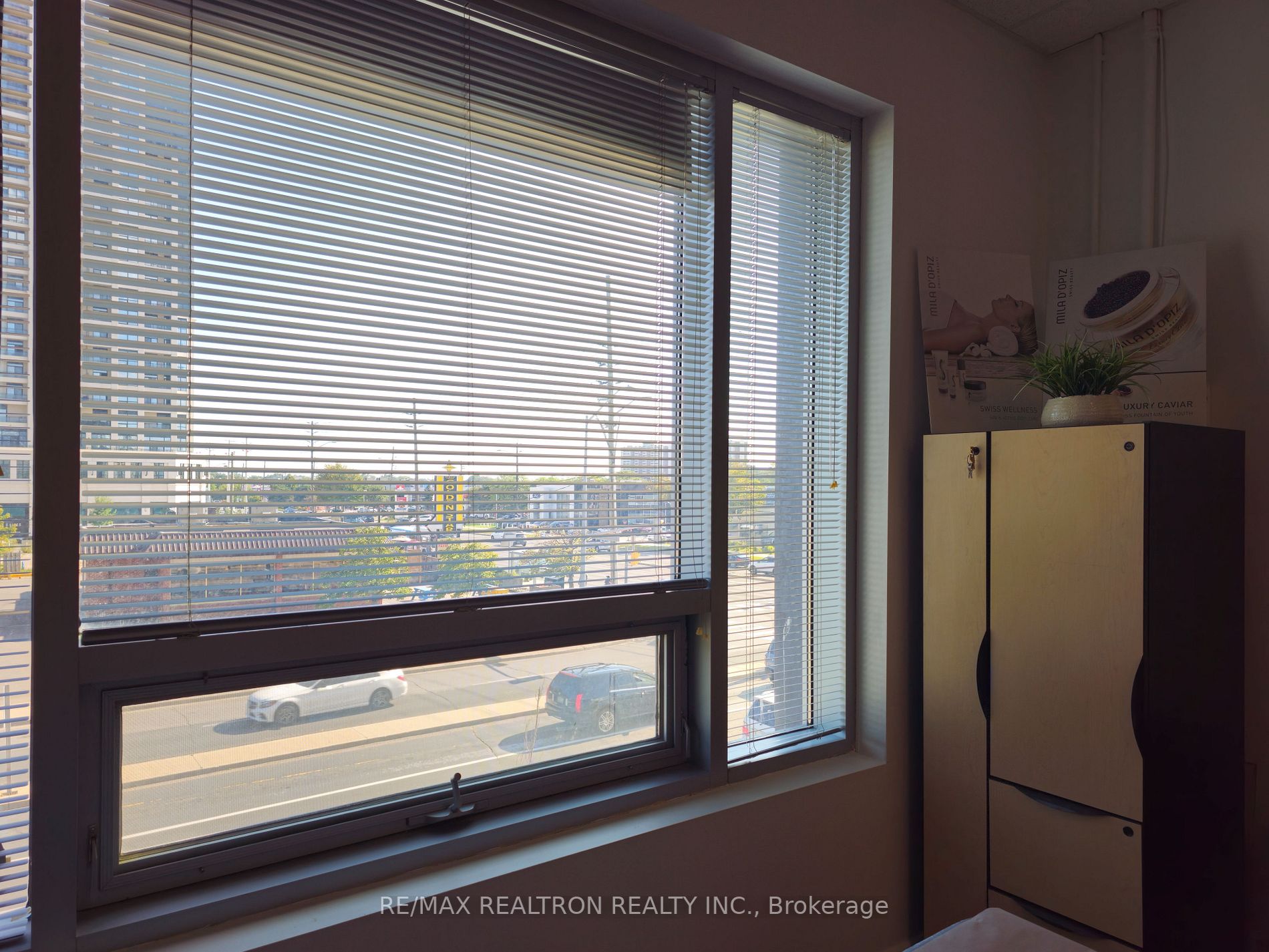 7163 Yonge St, #220