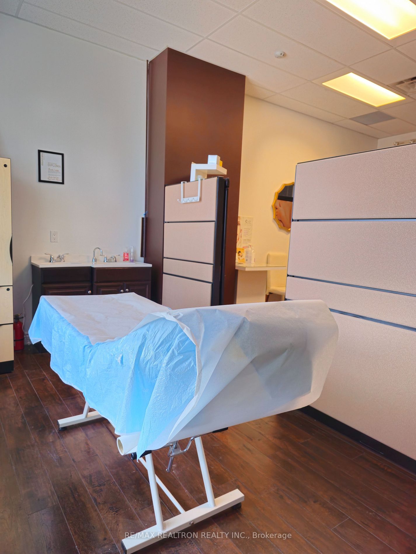 7163 Yonge St, #220