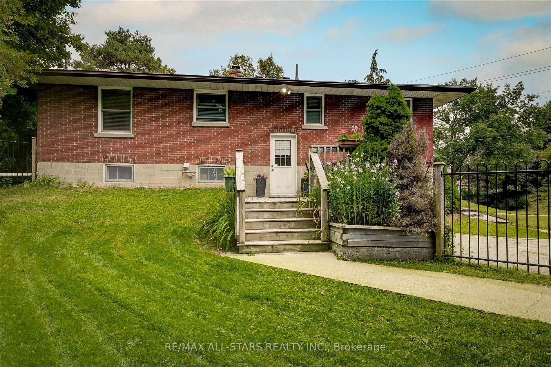 18 Tindall Lane
