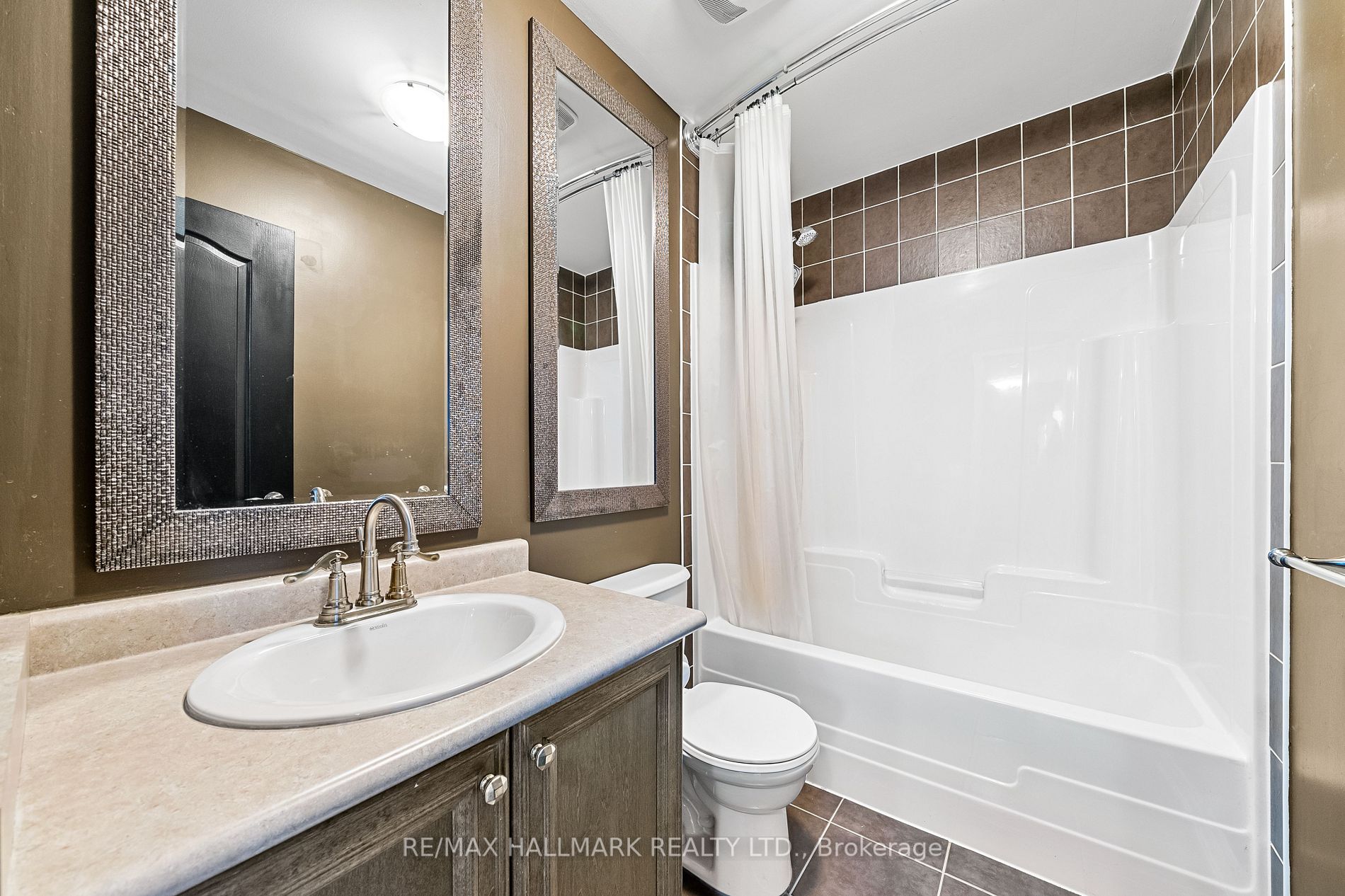 1821 Lamstone St, #Upper