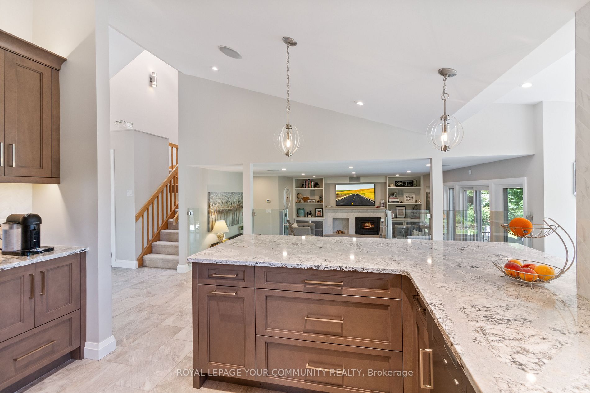 6 Silver Spring Cres