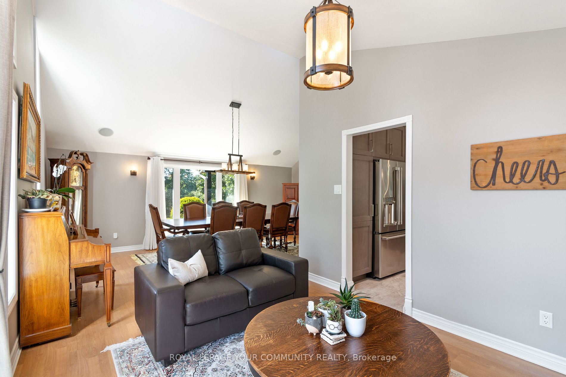6 Silver Spring Cres