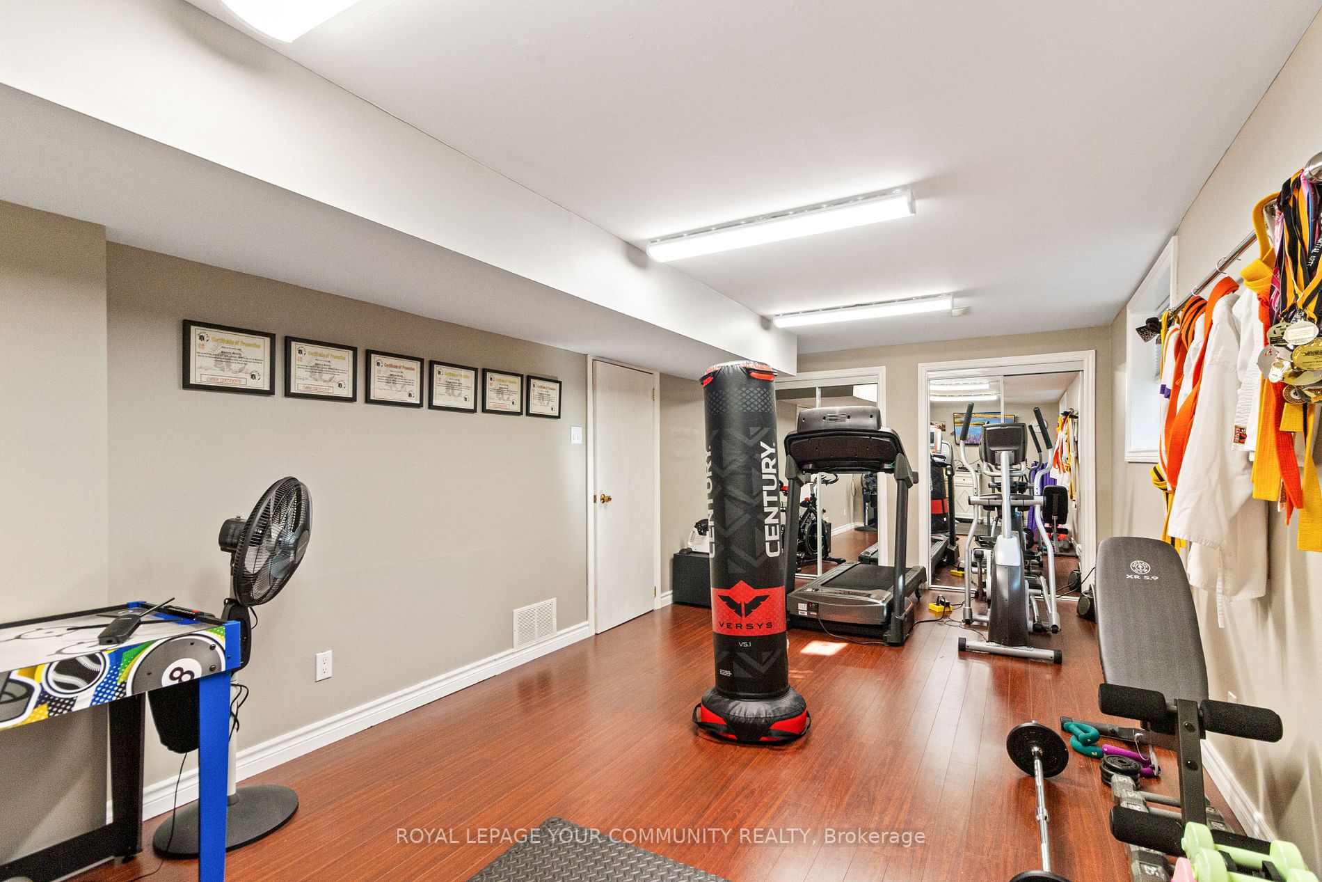 6 Silver Spring Cres