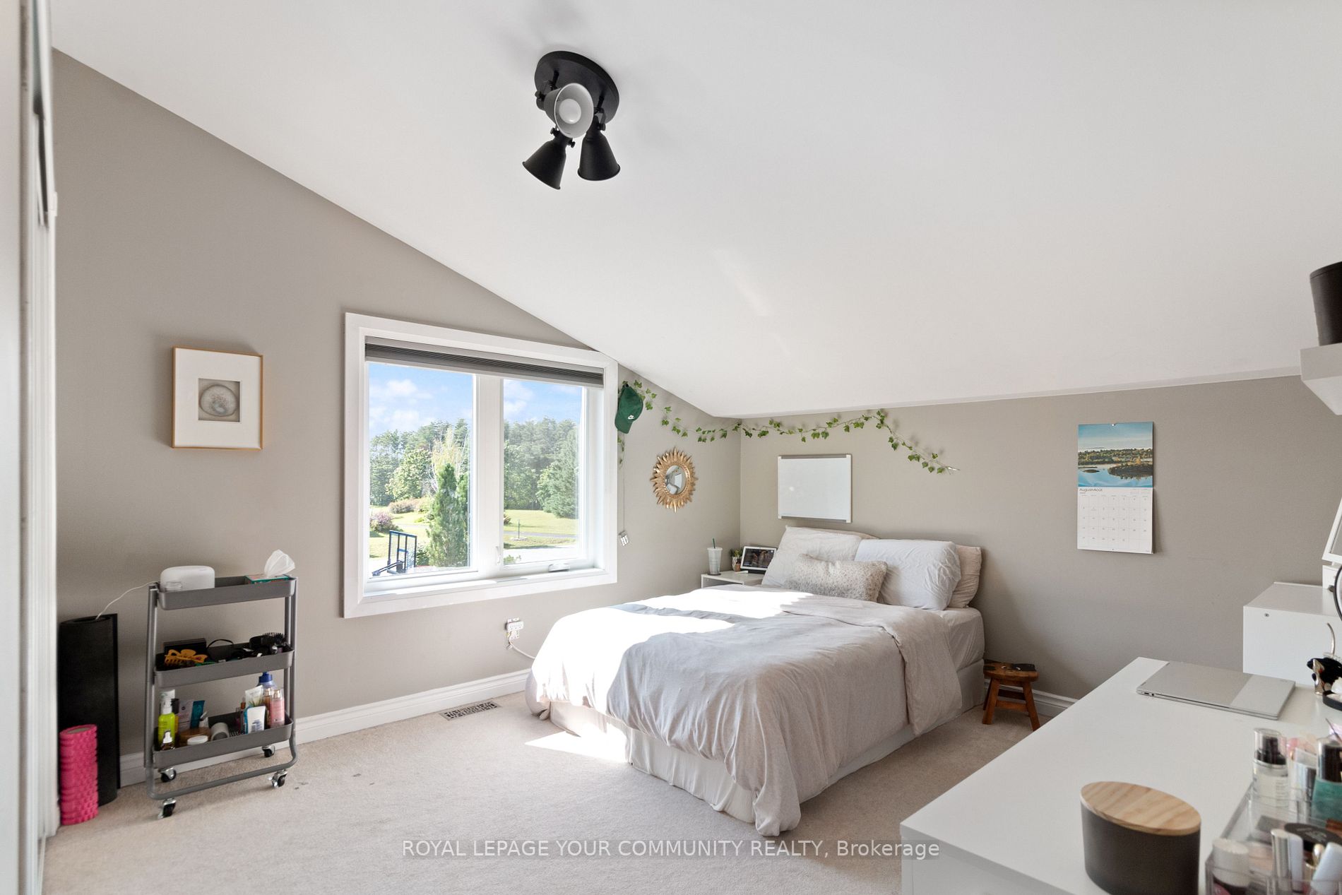 6 Silver Spring Cres