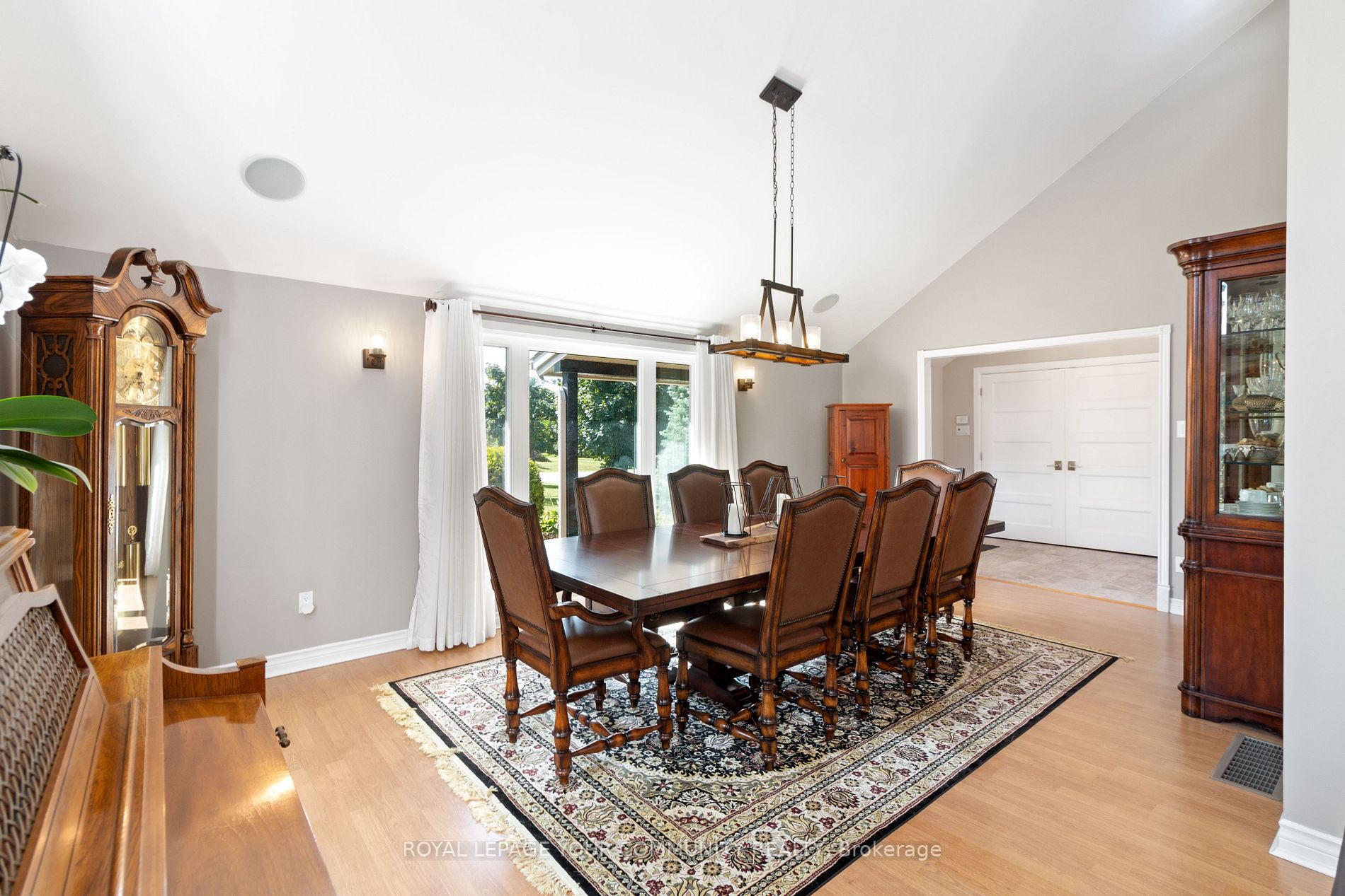 6 Silver Spring Cres