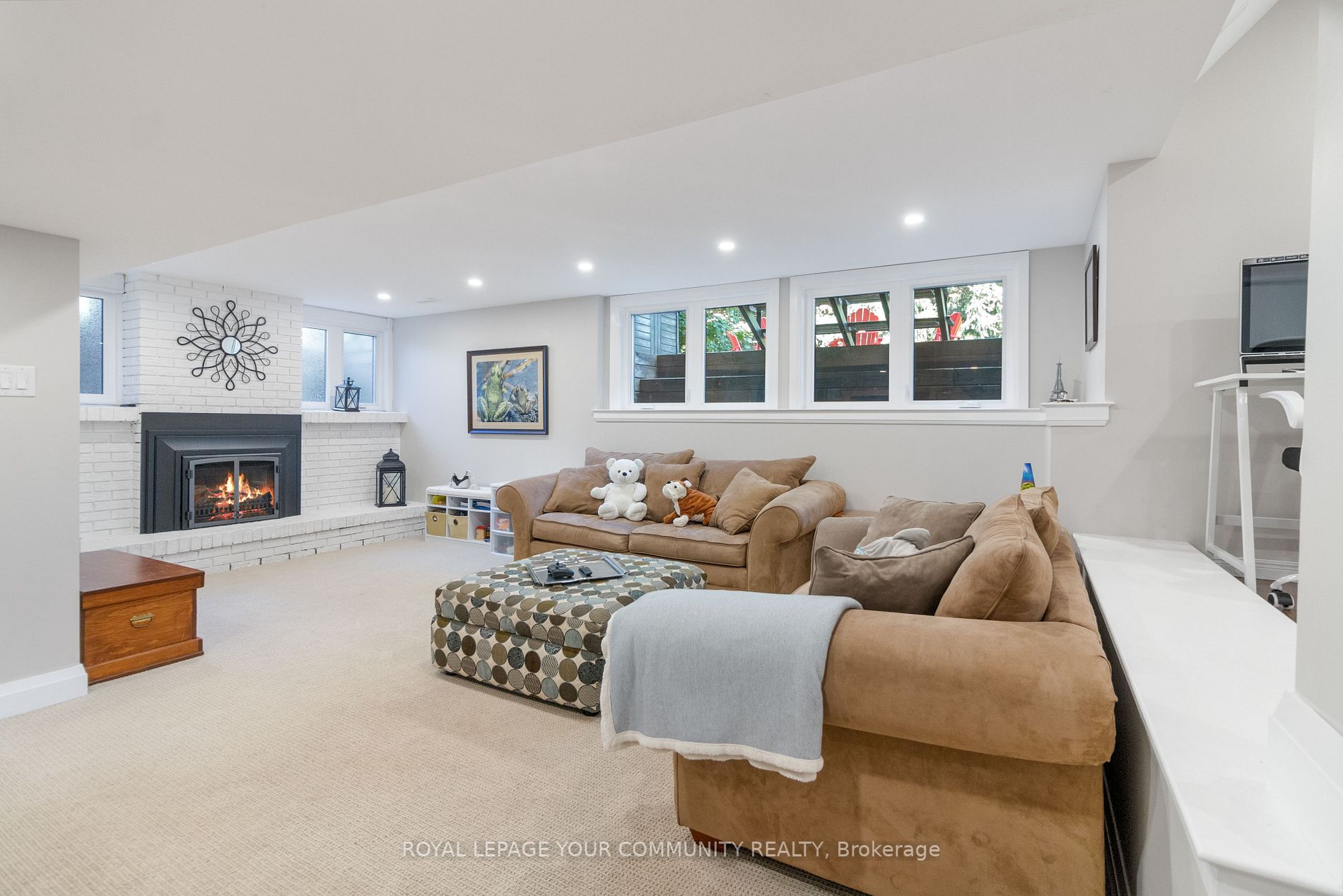6 Silver Spring Cres