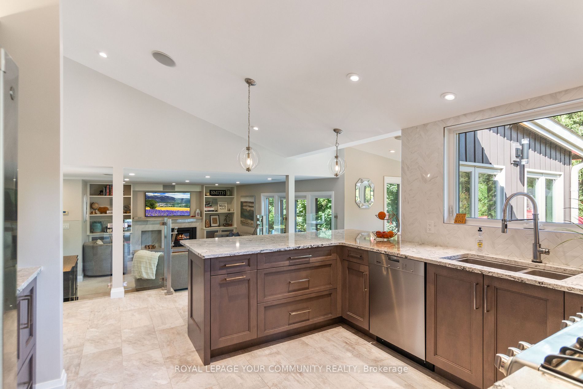 6 Silver Spring Cres