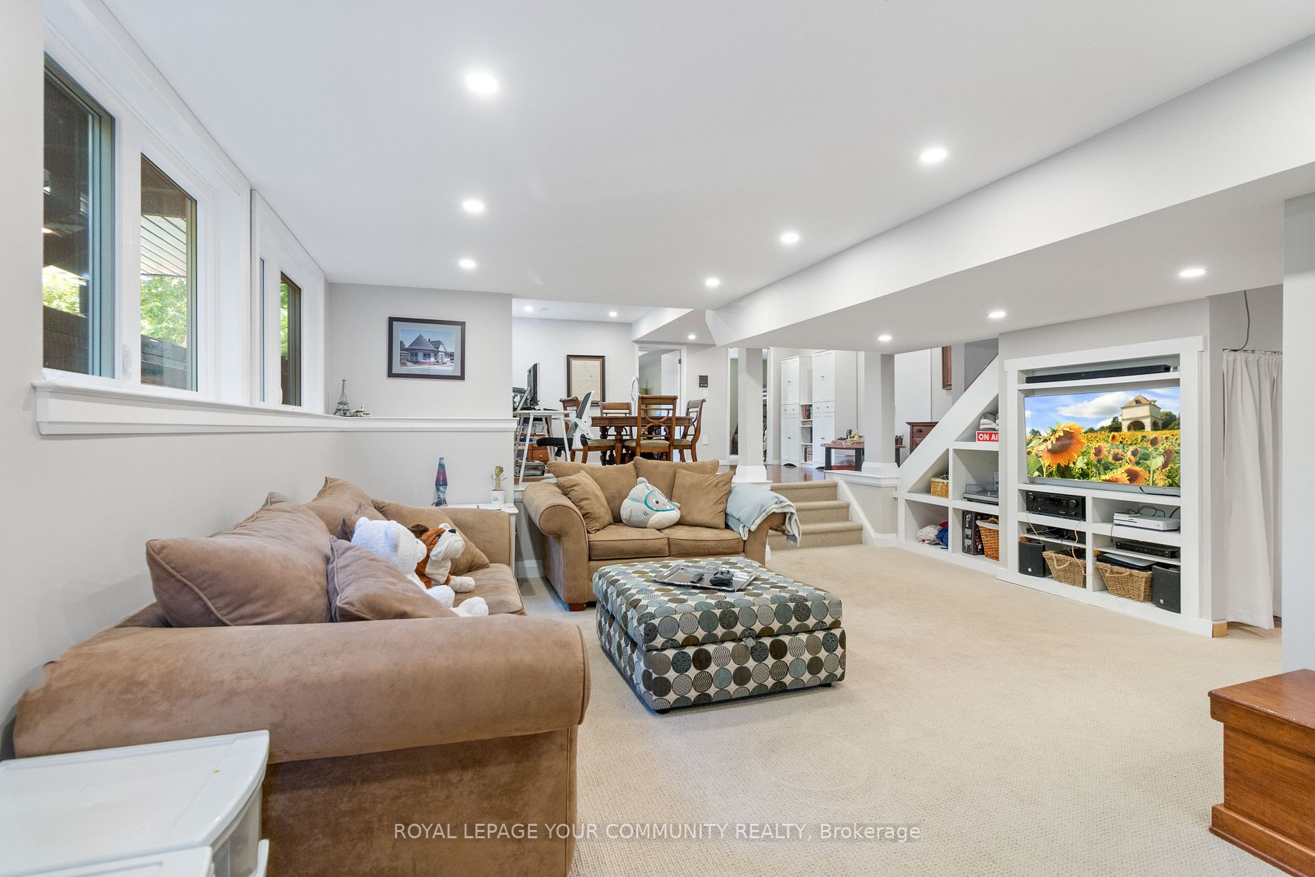 6 Silver Spring Cres