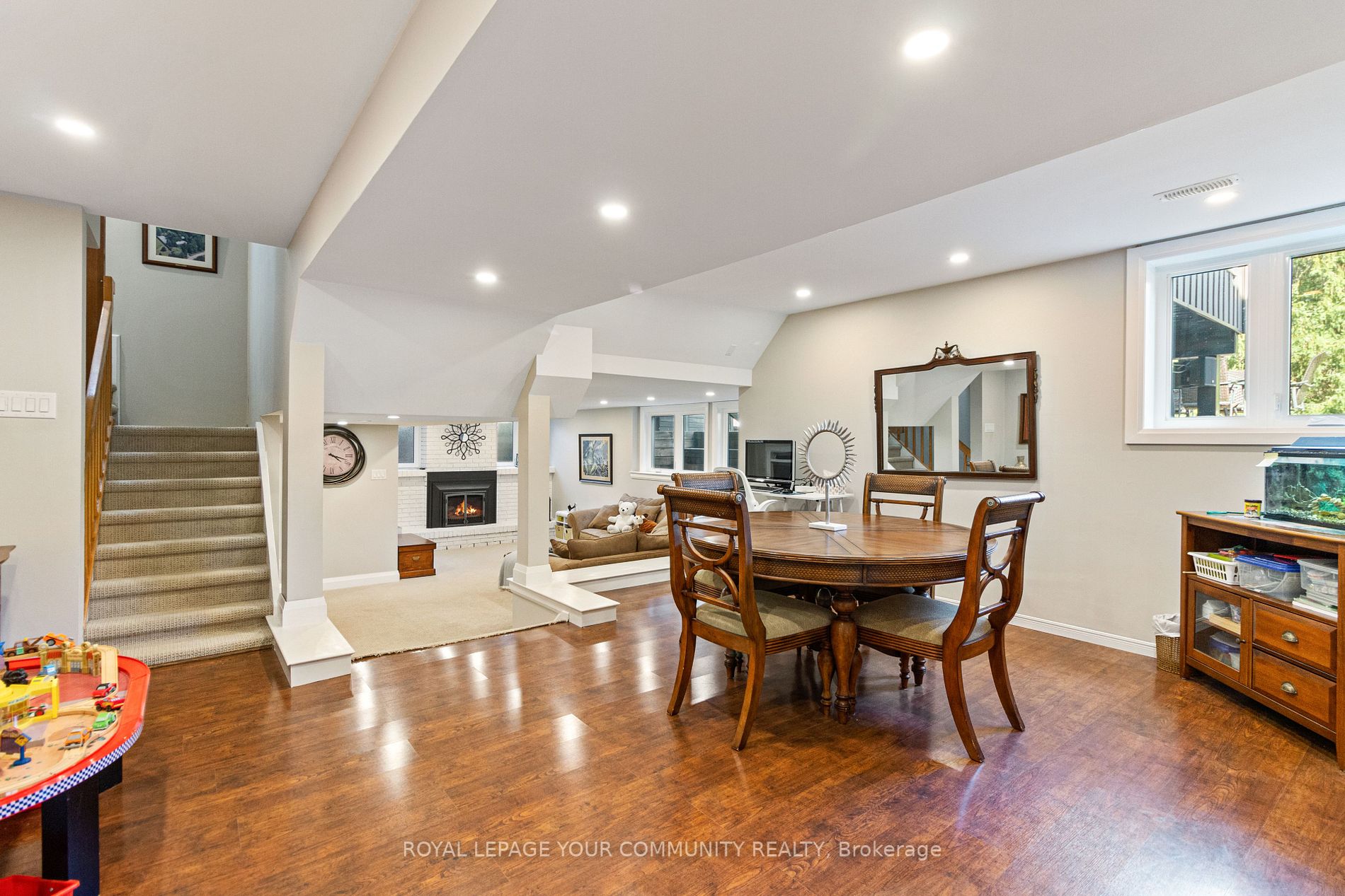 6 Silver Spring Cres