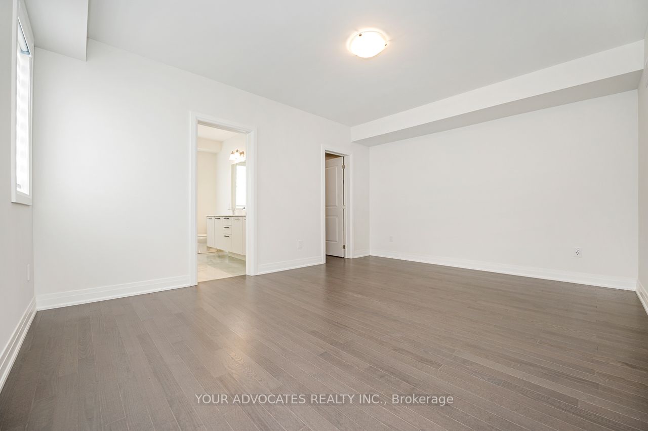 571 New England Crt
