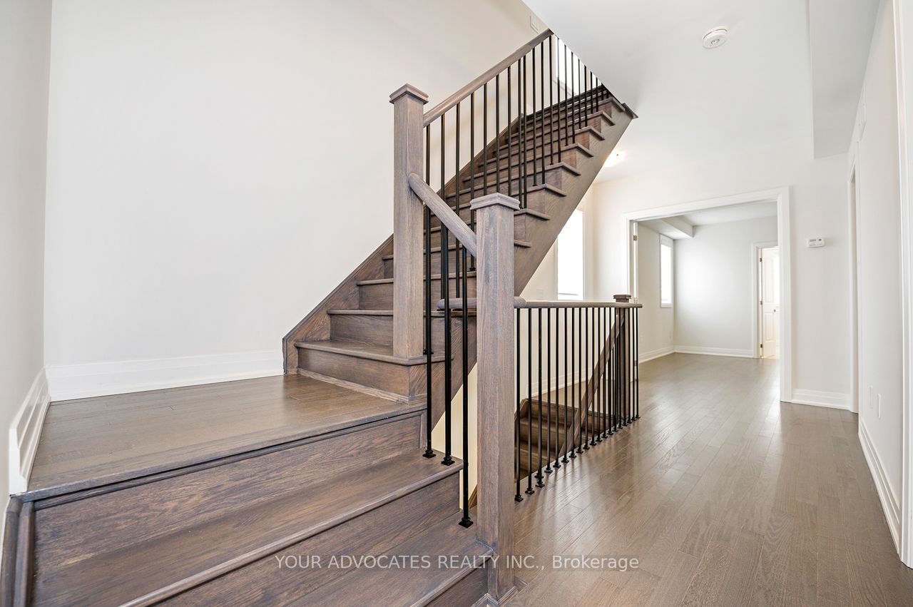 571 New England Crt