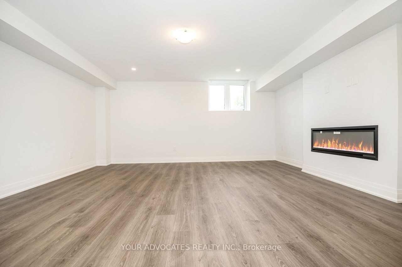 571 New England Crt