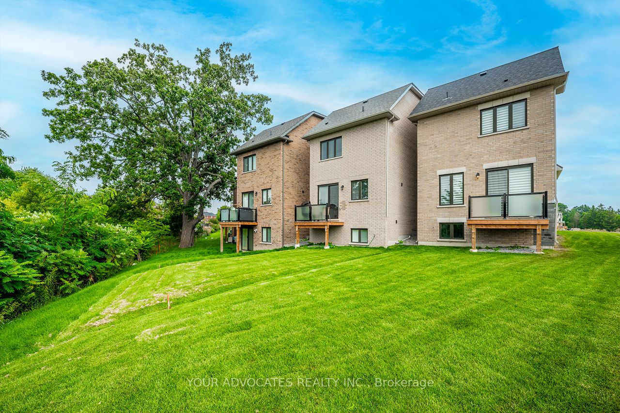 571 New England Crt