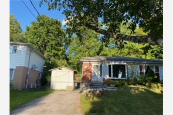 779 Greenfield Cres, Newmarket