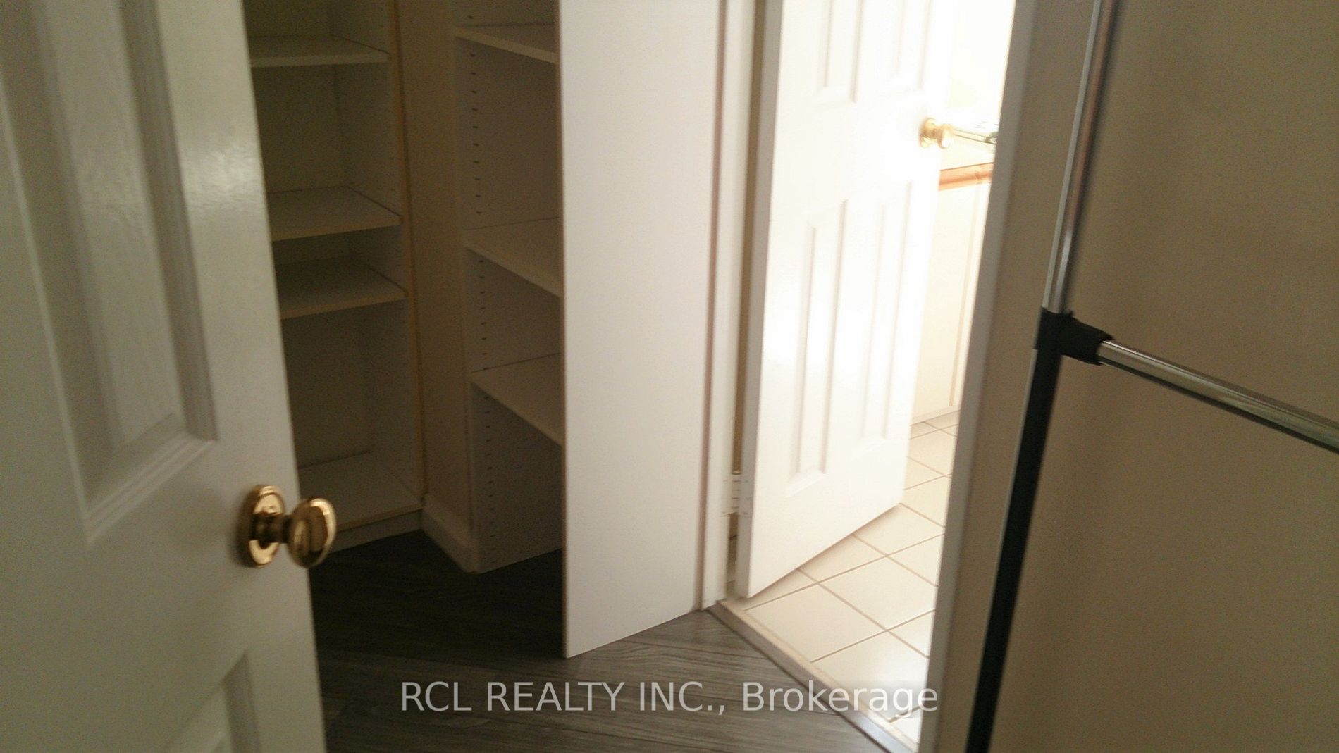 20 Harding Boulevard W, #301