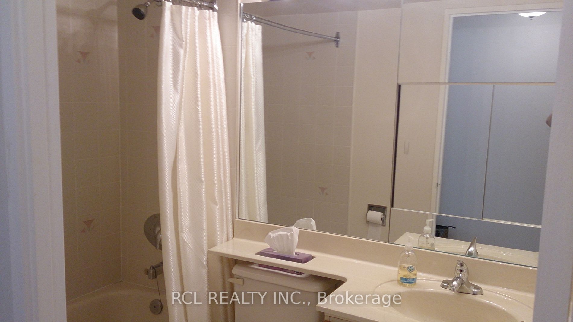20 Harding Boulevard W, #301