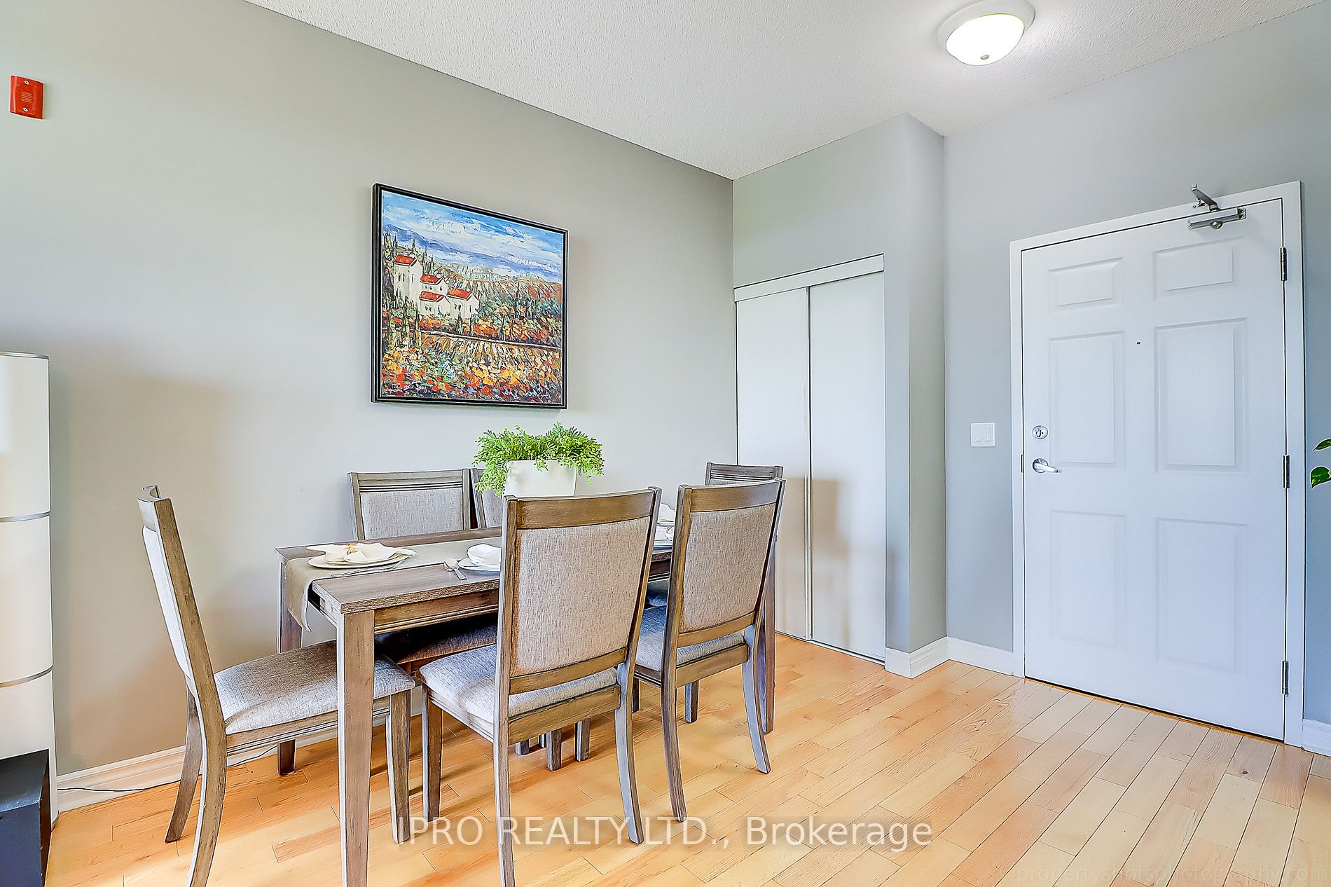 15450 Yonge St, #401